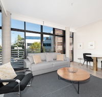 Uber Chic Newtown Designer Pad H392 - Hotel Accommodation