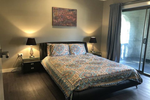 Warrawong Holiday Big Home - Hotel Accommodation 2