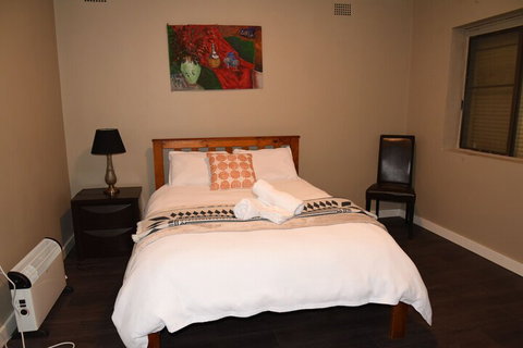 Warrawong Holiday Big Home - Hotel Accommodation 1