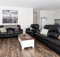 4 Bedroom Inner City Townhouse  Sleeps 9 - Hotel Accommodation