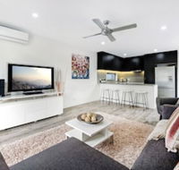Luxury 1 Bedroom home in Broadbeach Waters - Hotel Accommodation