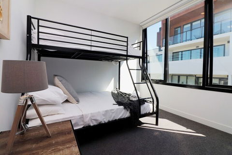 Queen Of Northcote Views Rejuvenate Stays - Hotel Accommodation 5
