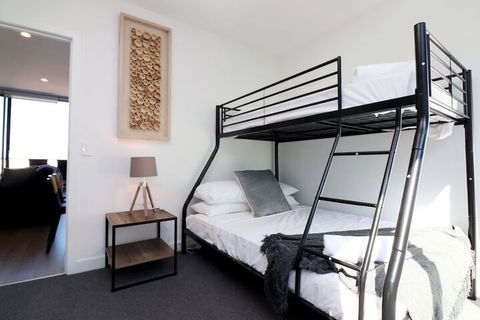 Queen Of Northcote Views Rejuvenate Stays - Hotel Accommodation 7