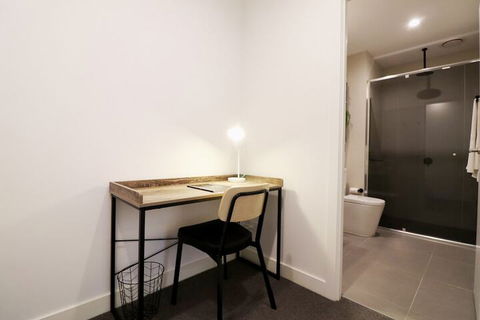 Queen Of Northcote Views Rejuvenate Stays - Hotel Accommodation 4