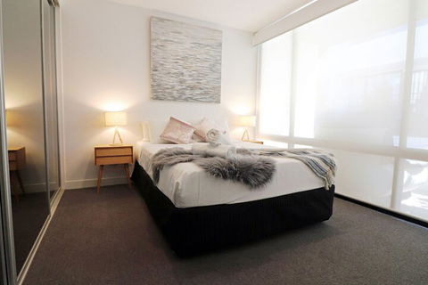 Queen Of Northcote Views Rejuvenate Stays - Hotel Accommodation 2