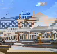 Cygnet Old Bank B  B Cafe  Gift Store - Hotel Accommodation