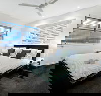 Sunrise Executive 5 Bedroom Home - Hotel Accommodation