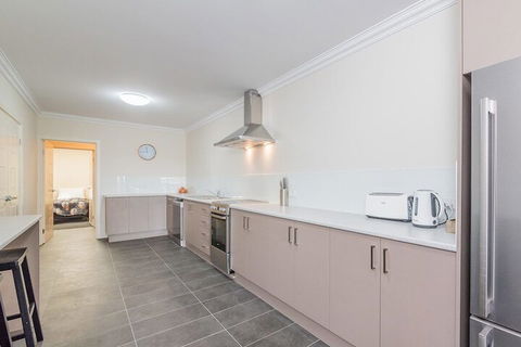 Thompson Avenue Apartments No.1 - Hotel Accommodation 3