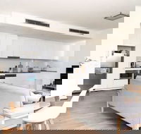 Spacious Apartment Close to Chatswood - Hotel Accommodation