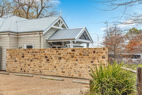 Grandview Accommodation - The Elm Tree Apartments - Hotel Accommodation 0