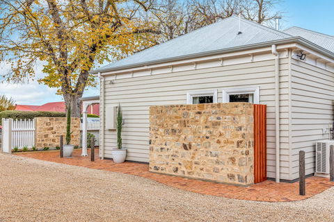 Grandview Accommodation - The Elm Tree Apartments - Hotel Accommodation 1