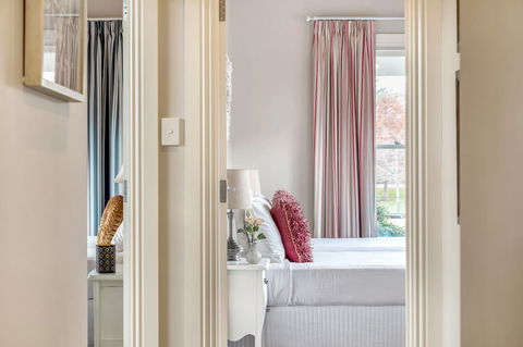 Grandview Accommodation - The Elm Tree Apartments - Hotel Accommodation 6