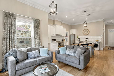 Grandview Accommodation - The Elm Tree Apartments - Hotel Accommodation 5