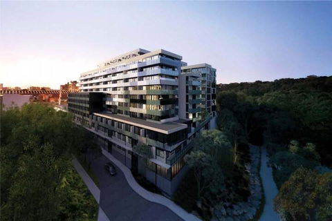 Sleek Arthouse Apartment With Pool Close To City - Hotel Accommodation 1