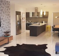Big House in Melville - Hotel Accommodation