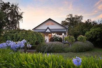 Aggies Way - Hotel Accommodation 1