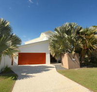 3 Bauhinia Crescent Marcoola PET FRIENDLY LINEN SUPPLIED 500 BOND - Hotel Accommodation
