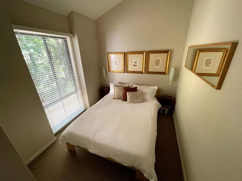 A Yarraangunthi - Hotel Accommodation 1