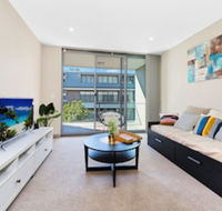 Spacious and Serene Apt in the Leafy Suburb - Hotel Accommodation