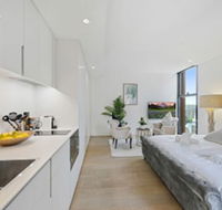 Luxury Home Hidden in the Urban Oasis - Hotel Accommodation