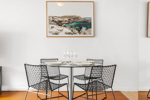 Resort Style 2 Bdrm In Homebush With Bay View - Hotel Accommodation 5