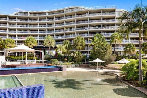 Resort Style 2 Bdrm In Homebush With Bay View - Hotel Accommodation 1