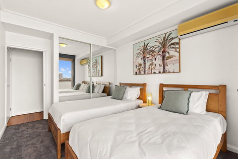 Resort Style 2 Bdrm In Homebush With Bay View - Hotel Accommodation 4