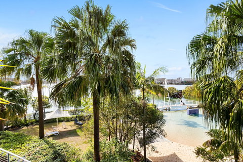 Resort Style 2 Bdrm In Homebush With Bay View - Hotel Accommodation 2