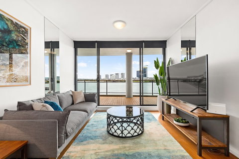 Resort Style 2 Bdrm In Homebush With Bay View - Hotel Accommodation 3