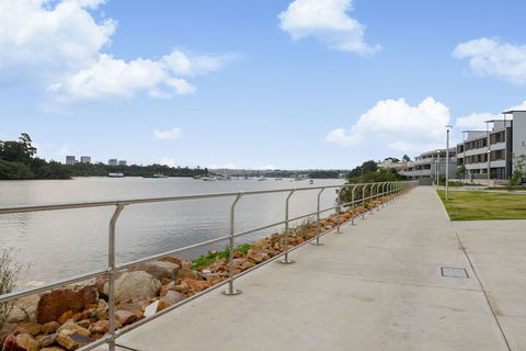 Peaceful Water Side Retreat With Huge Courtyard - Hotel Accommodation 6