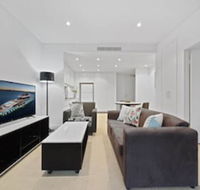 Peaceful Water Side Retreat with Huge Courtyard - Hotel Accommodation