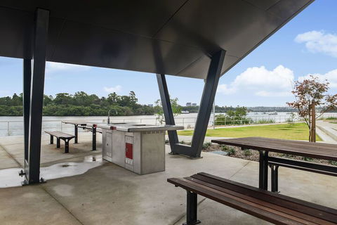 Peaceful Water Side Retreat With Huge Courtyard - Hotel Accommodation 7