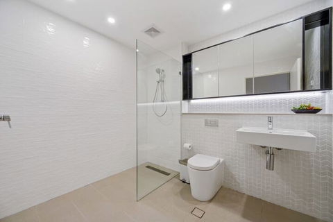 Peaceful Water Side Retreat With Huge Courtyard - Hotel Accommodation 2