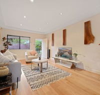 Tranquil  Spacious Home Near Shopping Mall - Hotel Accommodation