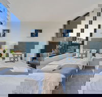 New Luxury Apartment Walking to Shops  Cinema - Hotel Accommodation