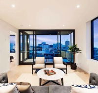 Brand New Lux Water View 3bd with Parking - Hotel Accommodation
