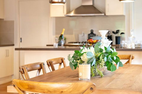 AUJOY 4 Bed Townhouse Glen Waverley - Hotel Accommodation 4