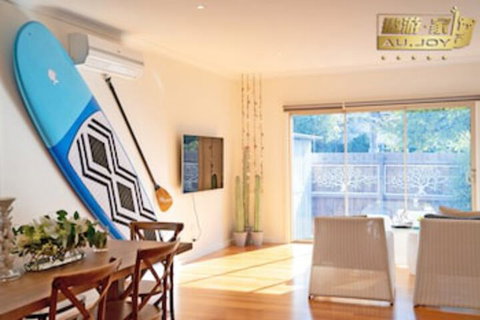AUJOY 4 Bed Townhouse Glen Waverley - Hotel Accommodation 0