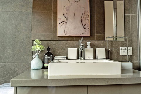 AUJOY 4 Bed Townhouse Glen Waverley - Hotel Accommodation 2