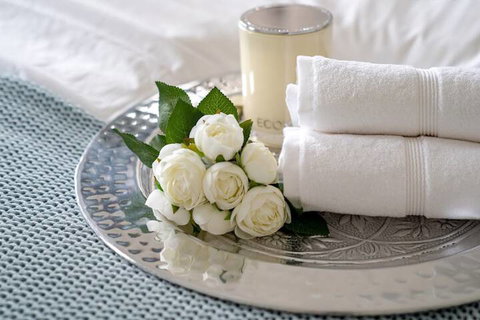 AUJOY 4 Bed Townhouse Glen Waverley - Hotel Accommodation 6