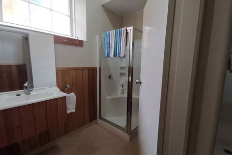 Mickey Bourke's Koroit Hotel - Hotel Accommodation 6