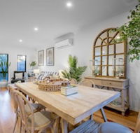 AUJOY 3 Bed Townhouse Burwood 3 - Hotel Accommodation