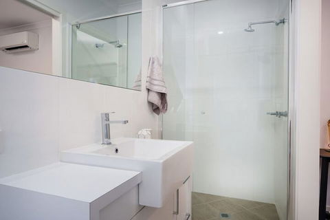 Albury Yalandra Apartment 1 - Hotel Accommodation 3