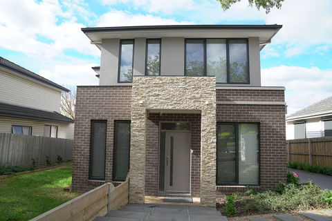 Comfort House Near Box Hill - Hotel Accommodation 0