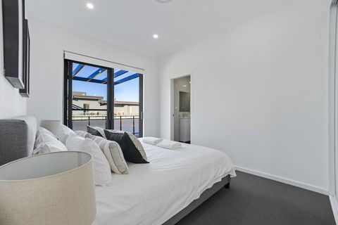 HomeHotel New & Spacious 3 Bedroom Penthouse - Hotel Accommodation 3