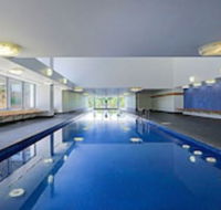 Spacious 1-Bedroom Apartment With Parking - Hotel Accommodation