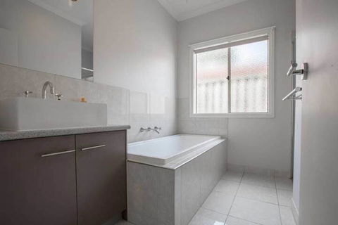 72 Officer - Hotel Accommodation 5