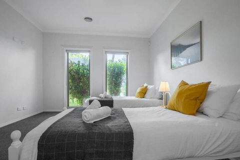 72 Officer - Hotel Accommodation 4