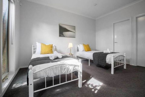 72 Officer - Hotel Accommodation 3