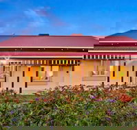 Adelaide 4 Bedroom House with Pool - Hotel Accommodation